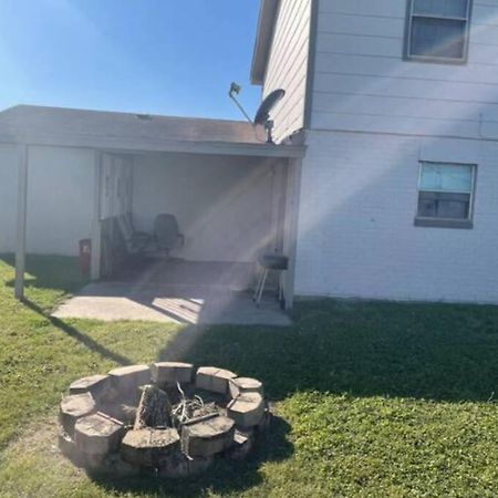 Great Getaway 2 Story Home! Harlingen Tx Buitenkant foto