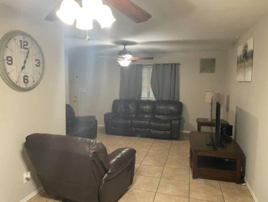 Great Getaway 2 Story Home! Harlingen Tx Buitenkant foto