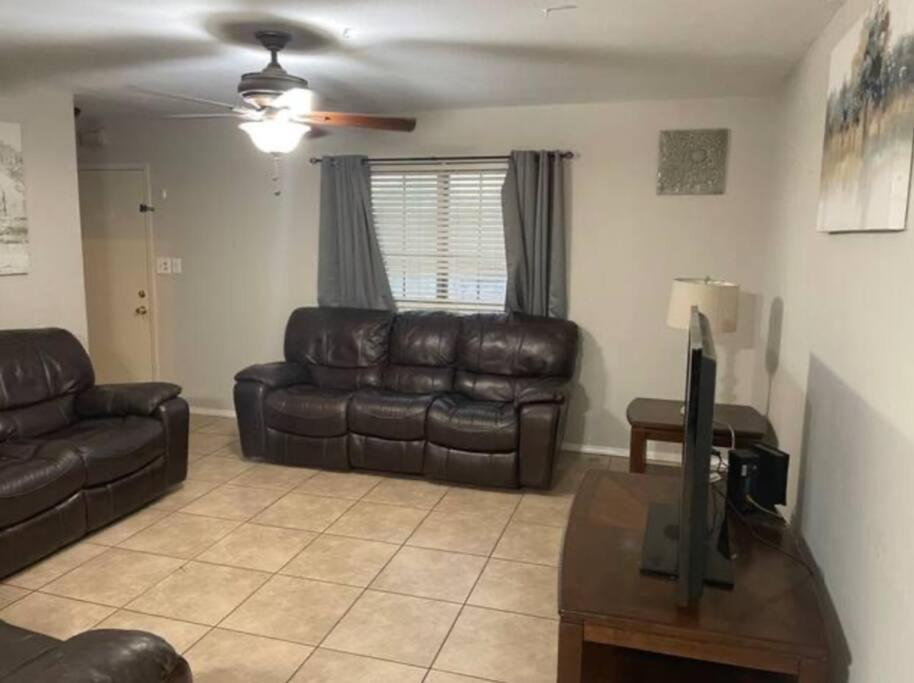 Great Getaway 2 Story Home! Harlingen Tx Buitenkant foto