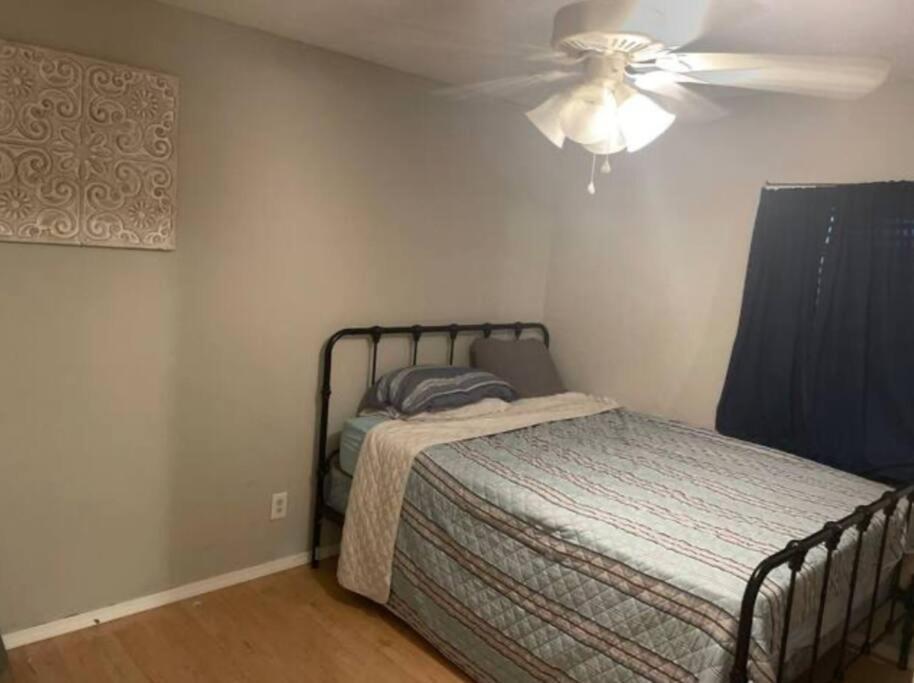 Great Getaway 2 Story Home! Harlingen Tx Buitenkant foto