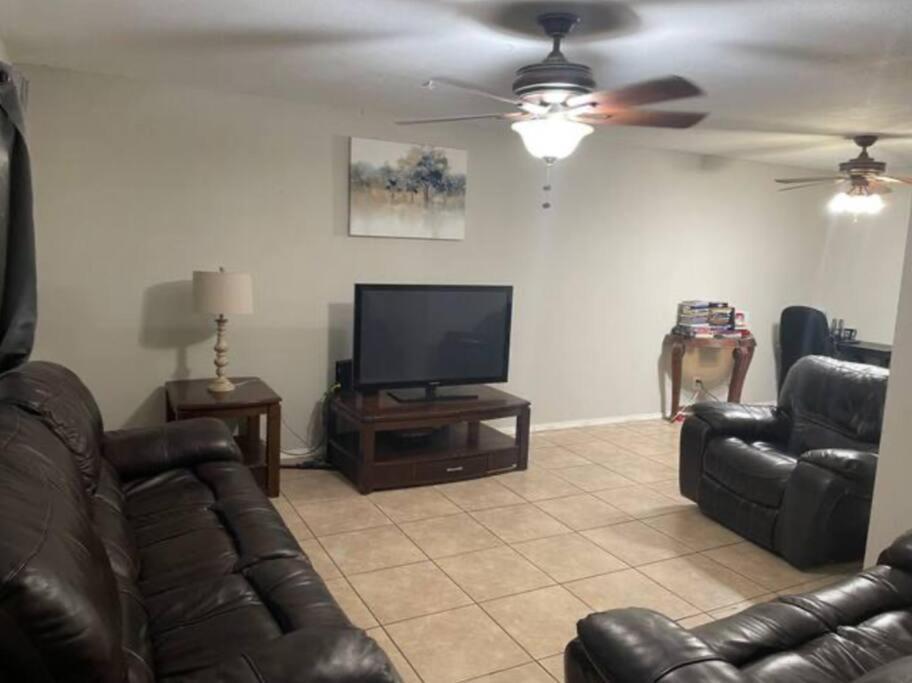 Great Getaway 2 Story Home! Harlingen Tx Buitenkant foto