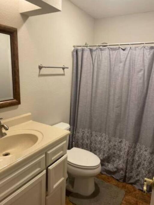 Great Getaway 2 Story Home! Harlingen Tx Buitenkant foto