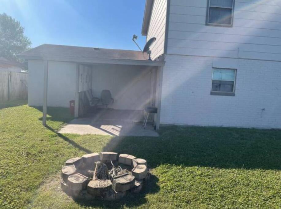 Great Getaway 2 Story Home! Harlingen Tx Buitenkant foto