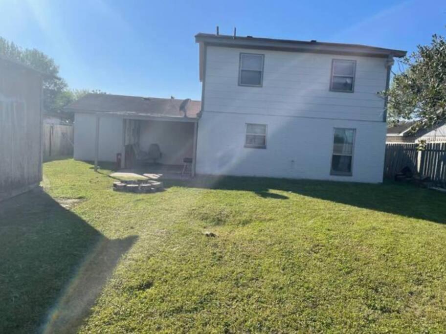 Great Getaway 2 Story Home! Harlingen Tx Buitenkant foto